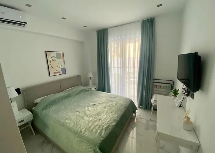 Aqualux Daire Kallithea (Chalkidiki)